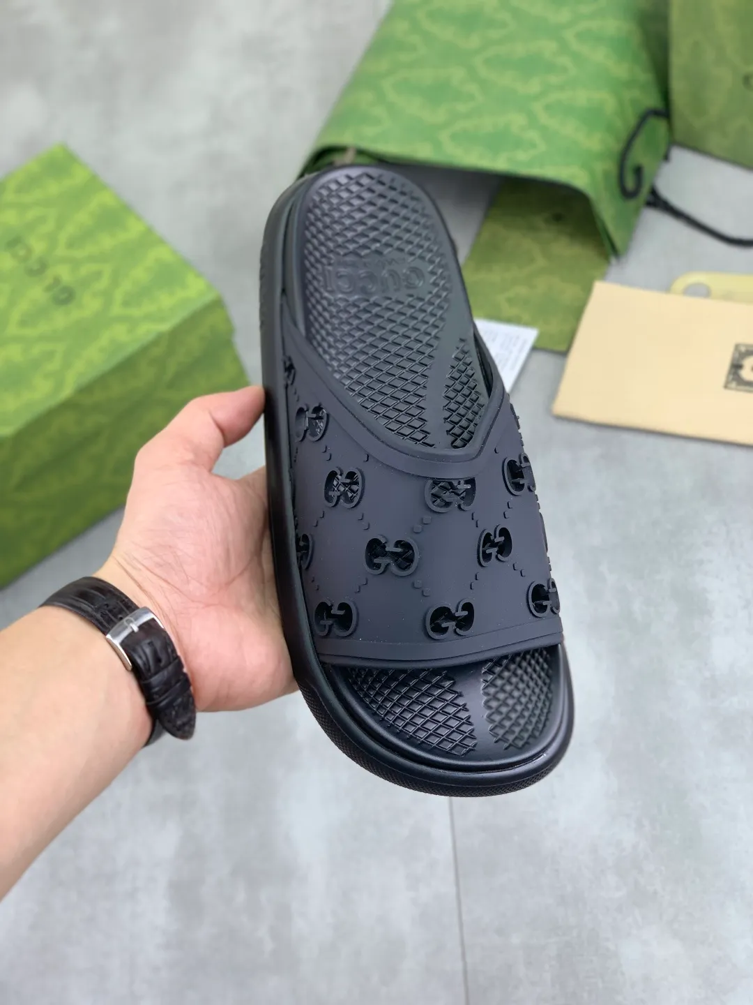 Men's Men's Shoes 💰P300💰[New Style] High Version 🎁🎁🎁 GUCCI New Year of the Snake casual slippers, original official website, perfect workmanship, transmitting a kind of noble luxury, sublimating its definition of luxury in Gucci's high-end extraordinary craftsmanship. Original Gucci double G combination outsole, code number: 35-46, complete package